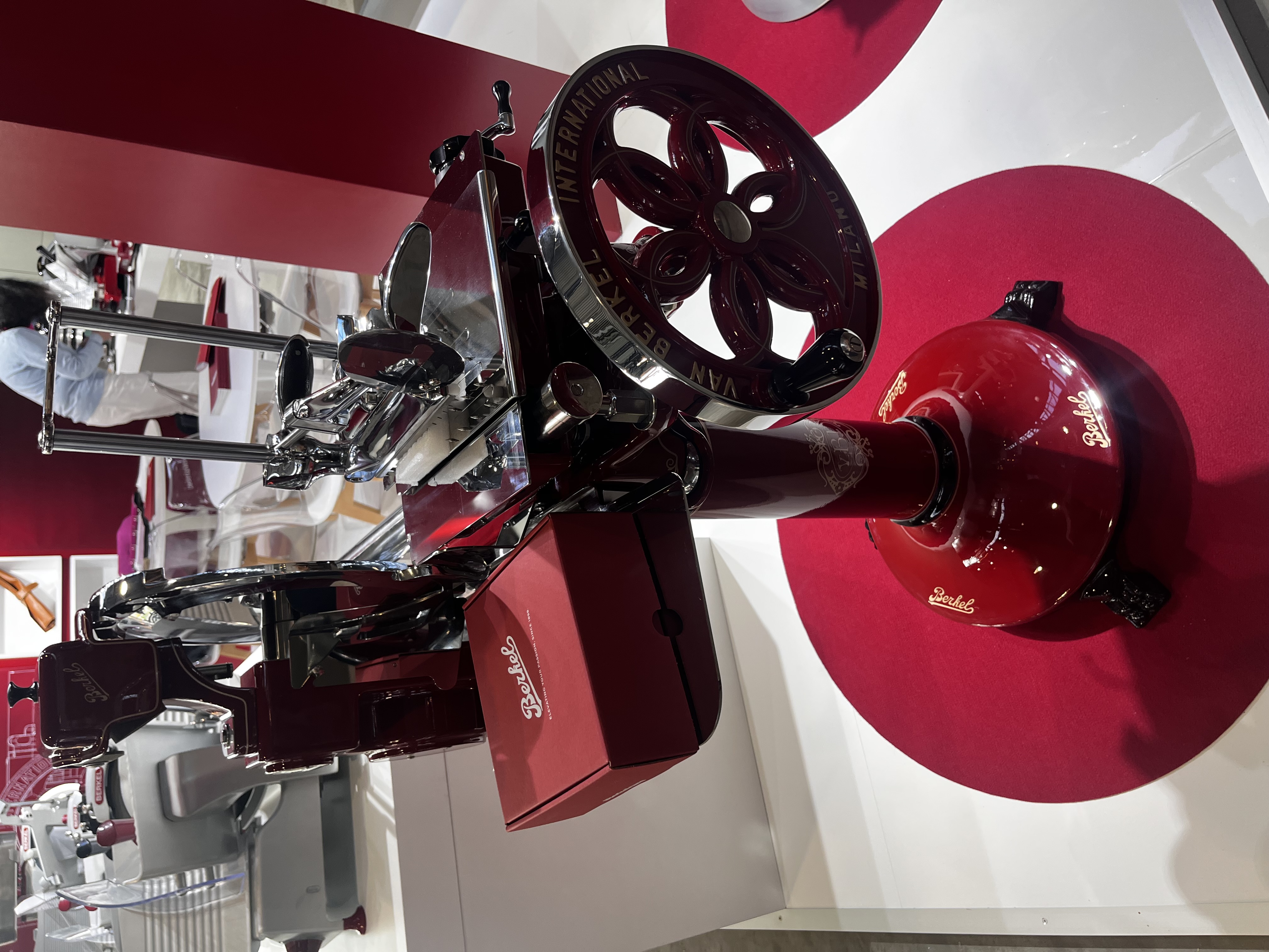 Berkel B114 Volano mit Sockel am Messestand – Intergastra 2026 Stuttgart