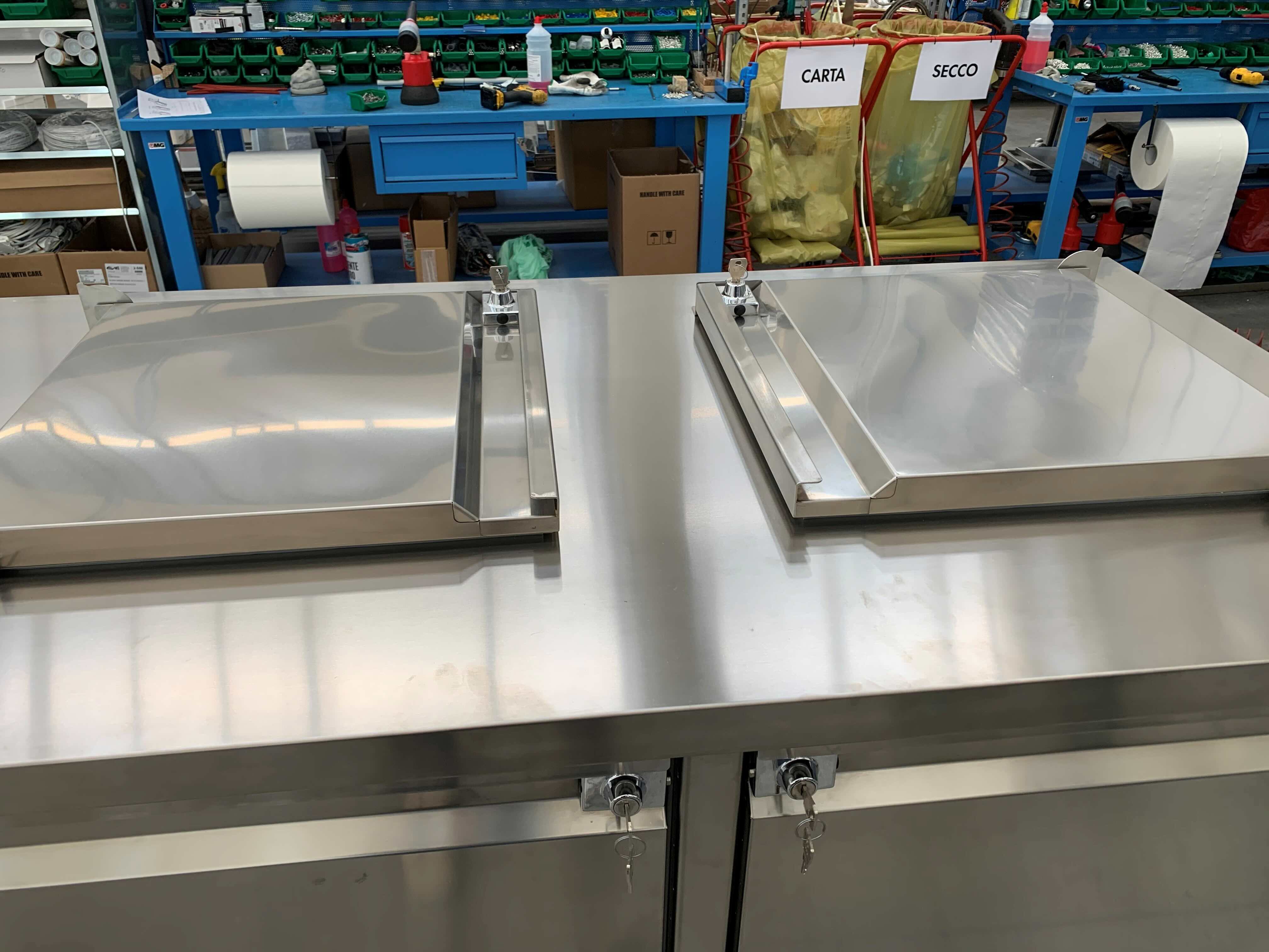 Abfallkühler mit Klappensperrung – Sicherheitssystem für unbefugten Zugriff