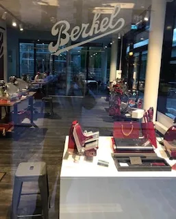 Berkel Showroom Köln Schaufenster – Red Line und Volano Aufschnittmaschinen