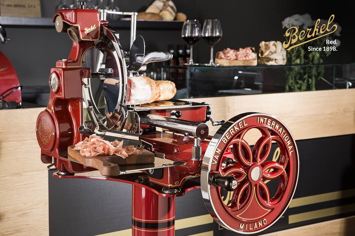 Berkel B114 Volano im Gastro-Einsatz – ikonisches Schwungrad-Aufschnittsystem für Premium-Hospitality