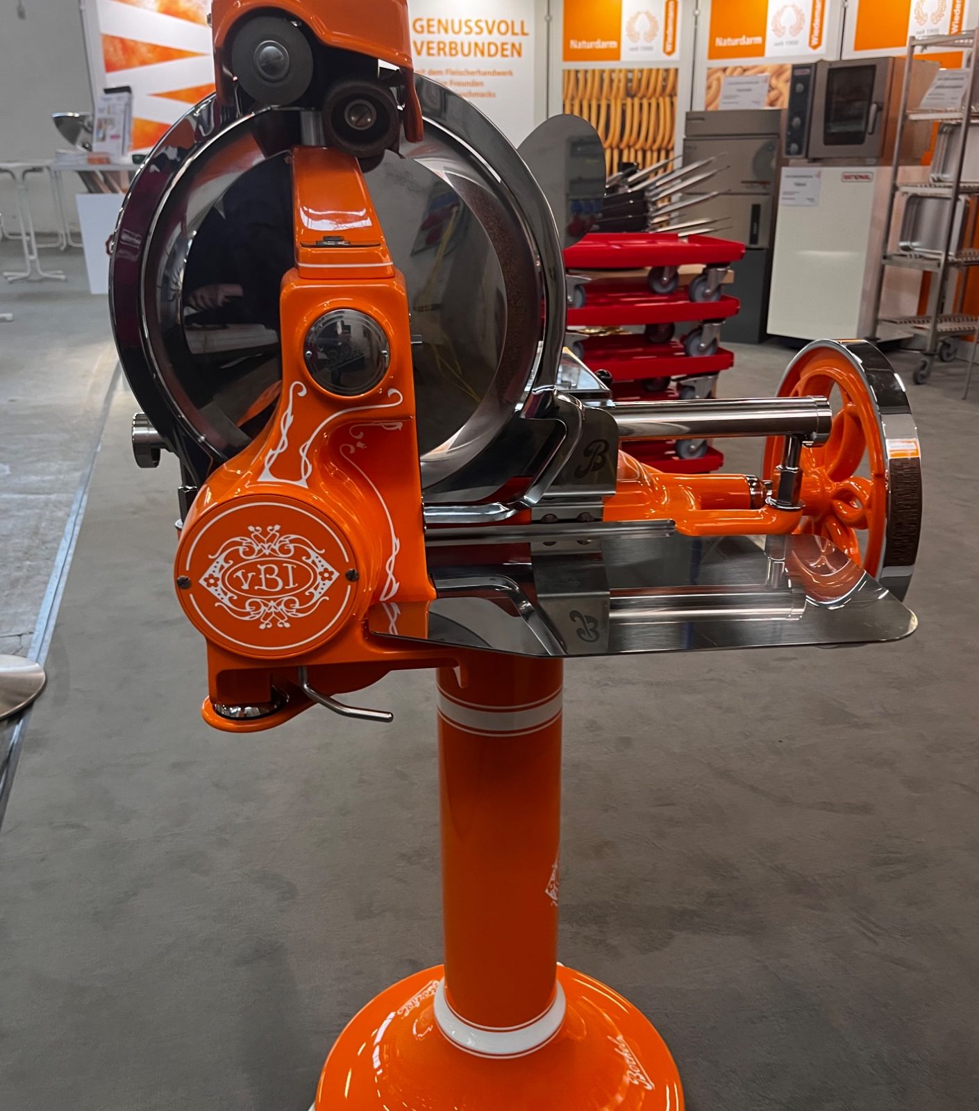 Berkel B114 Individualkonfiguration in RAL Orange – Sonderlackierung für Wiedemann Augsburg zum 60-jährigen Firmenjubiläum