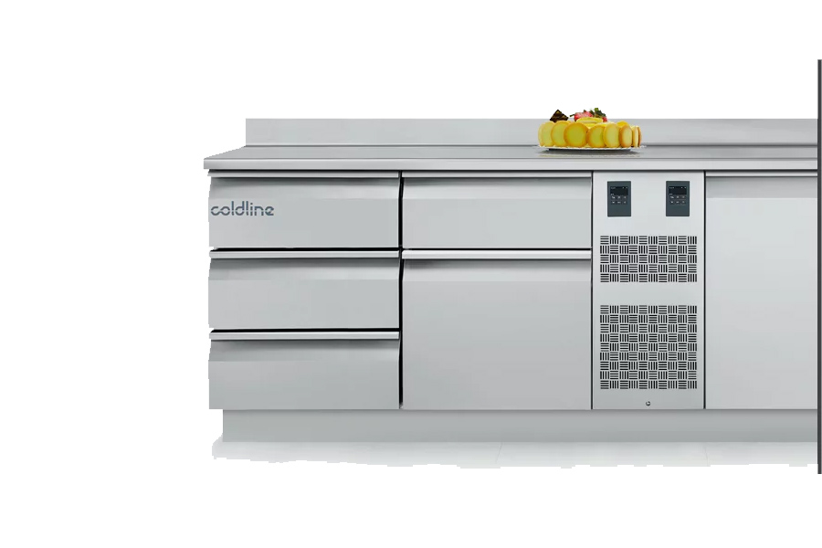 Coldline Pastry-Kühltisch in Konditorei – EN60x40 Aufnahme für Backwaren und Cremes