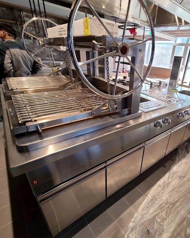 KOPA-Referenz Marriott Hotel, Daegu, Südkorea – Parilla-Grill mit großem Handrad im Buffetbereich
