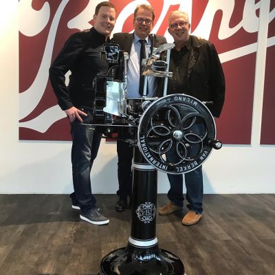 Berkel B114 im Berkel Showroom in Köln mit 2 Kunden und Erroll Guelsen