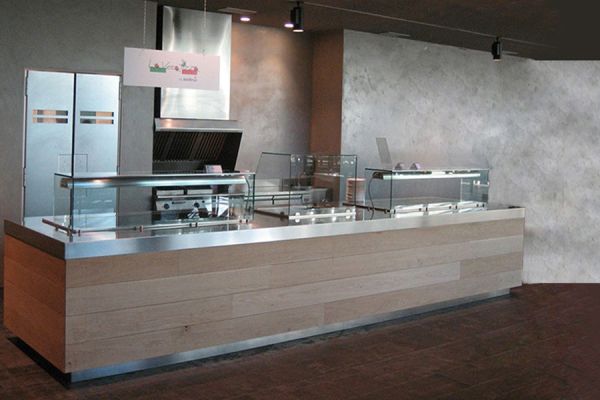 Ausgabesystem für Speisen im Kantinenbereich