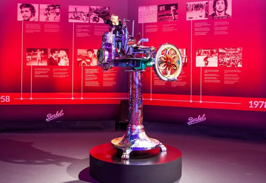 Berkel 120 Jahre VIP Event mit einer B114 Special 120 Jahre Edition auf einem Podest